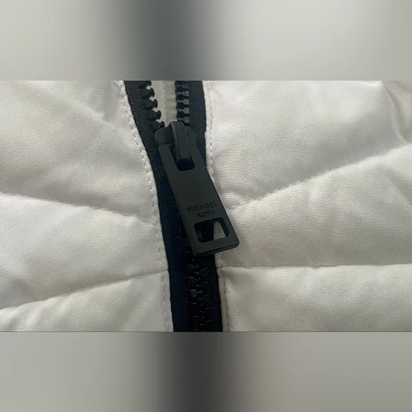 Stunning ❄️💅🏻✨ Michael Kors White Winter Coat MK Jacket Black Fur S M L XL - Picture 8 of 13